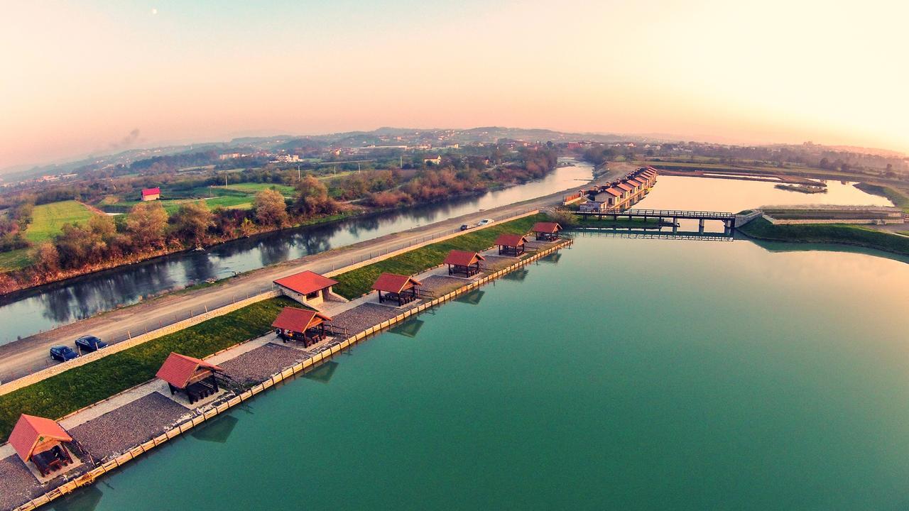 Hotel Jezero Jelen Tesanj Exterior foto